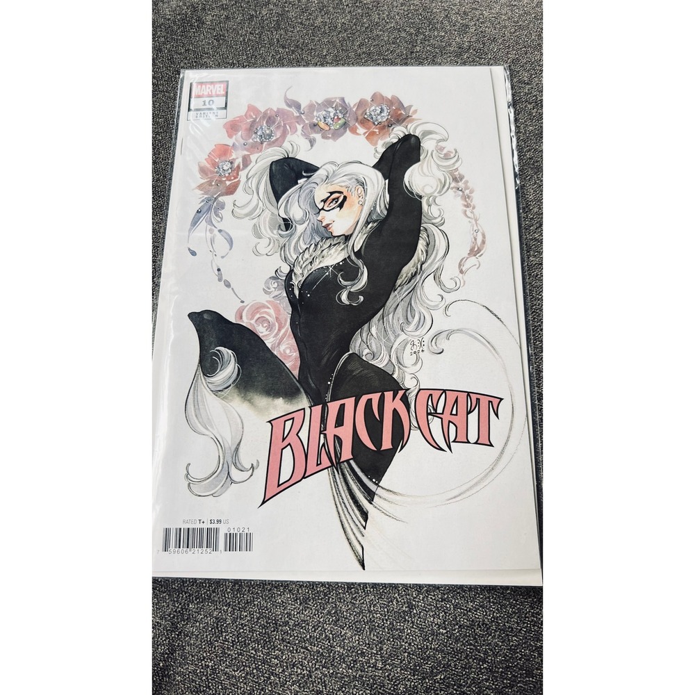 Marvel Black Cat #10 Comic Book  White Peach Momoko Variant Edition